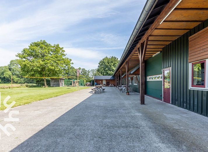 Modern shower in DG168 vacation home, Aalten, Achterhoek for comfortable stay.