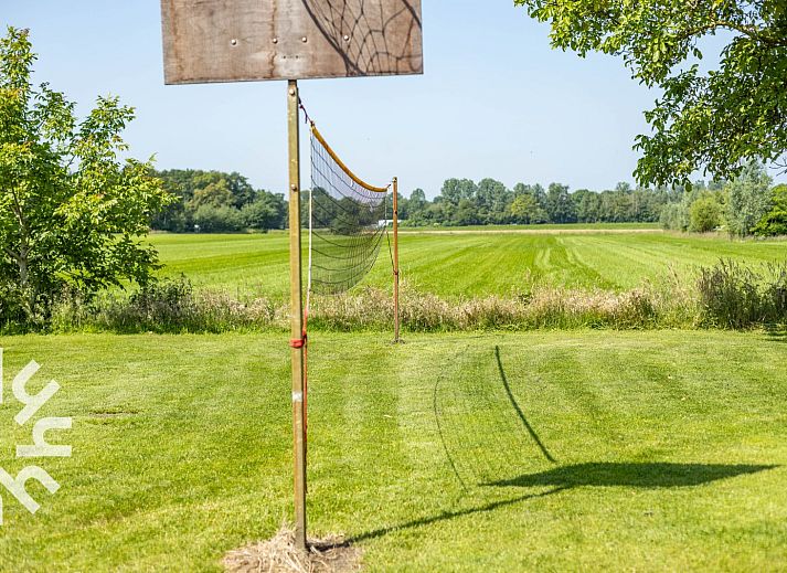 Modern shower in DG168 vacation home, Aalten, Achterhoek for comfortable stay.
