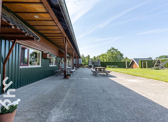 Cozy bar in DG168 vacation home, Aalten, Achterhoek with wooden interior.