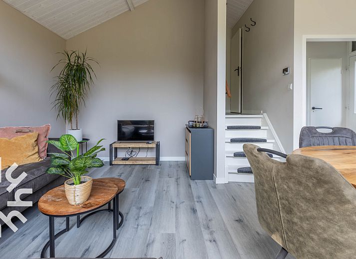 Luchtfoto van vakantiehuis DG994 in Aalten, omgeven door groen en velden.