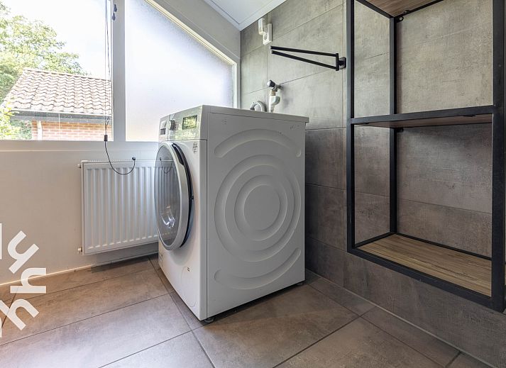 Luchtfoto van vakantiehuis DG994 in Aalten, omgeven door groen en velden.