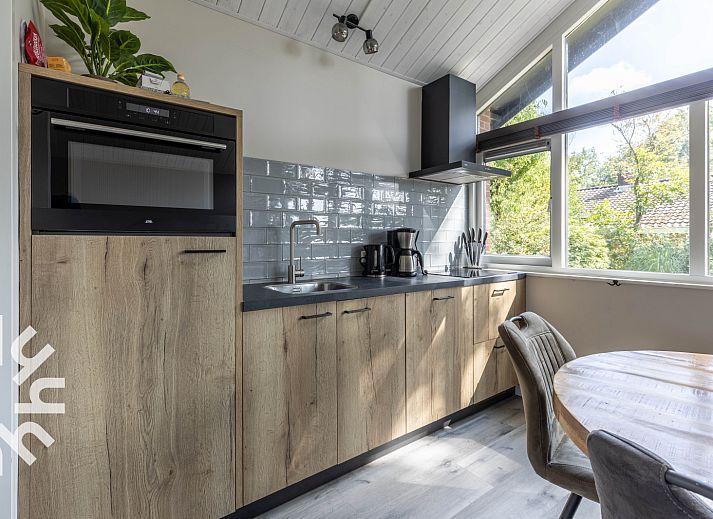 Bloeiende tuin bij vakantiehuis DG994 in Aalten, Achterhoek, in Gelderland.