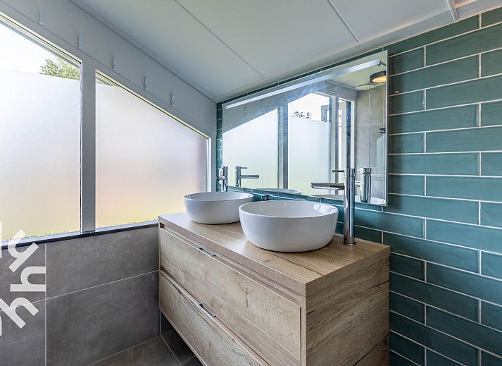 Vacation home DG1024 in Aalten, Achterhoek with a spacious veranda and green garden.