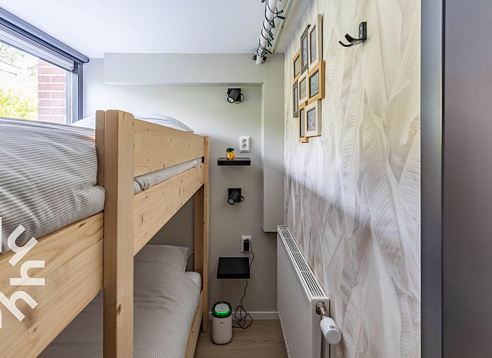 Cozy outdoor area of vacation home DG1024 in Aalten, Achterhoek, surrounded by greenery.