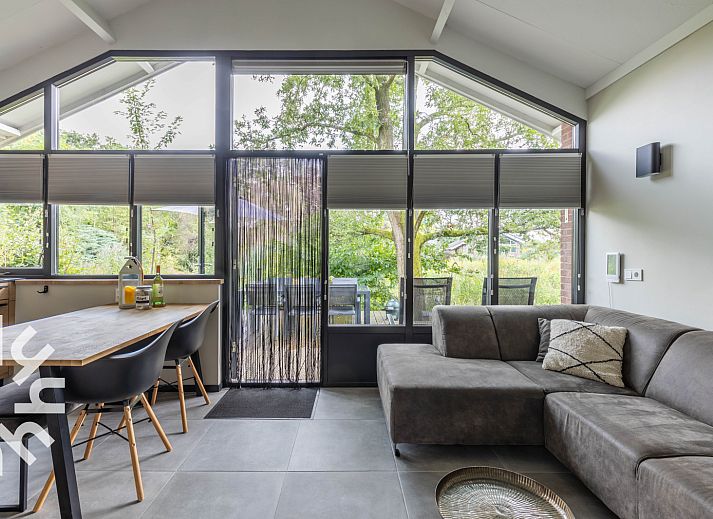 Modern kitchen in vacation home DG1024, Aalten, Achterhoek with wooden finish.