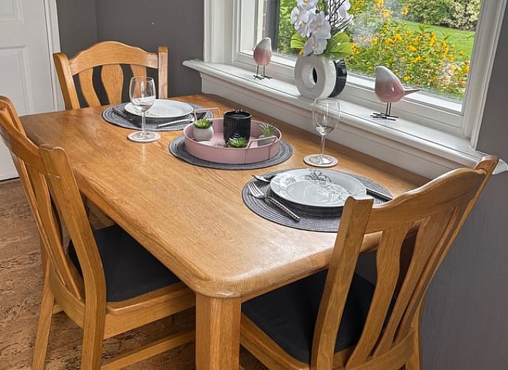 Huisje in Laren, vakantiehuis in Gelderland met prachtig groene tuin en traditionele architectuur.