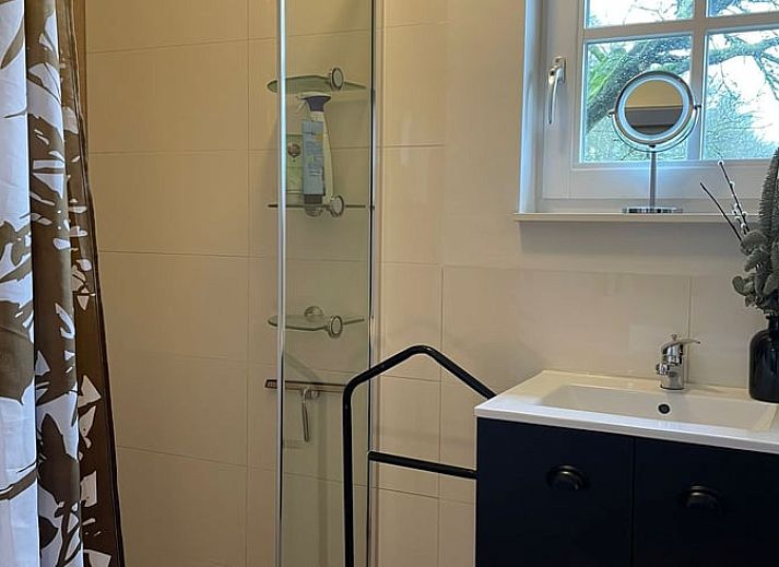 Cottage in Laren, a charming vacation home in the Achterhoek, Gelderland, surrounded by green nature and peaceful surroundings.