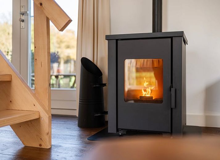 Vacation cottage in Laren, Achterhoek, Gelderland with spacious garden and terrace in green surroundings, ideal for a relaxing stay.