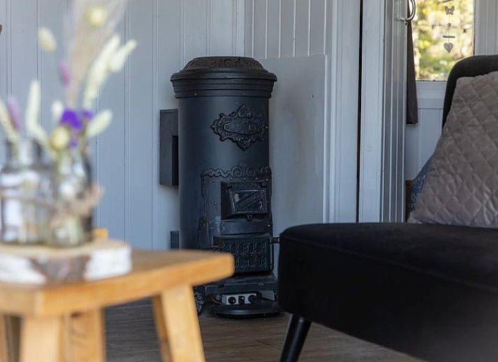 Charming caravan at Holiday home in Vragender, Achterhoek, Gelderland. Enjoy nature and tranquility.