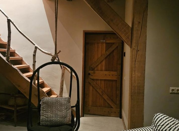 Stilvolle Einrichtung mit dekorativem Schrank im Ferienhaus in Vragender, Achterhoek, Gelderland.