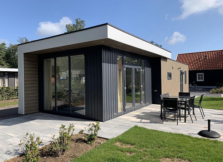 Pavilion 6 in Lochem, Achterhoek: modern vakantiehuis met terras in groene omgeving van Gelderland.