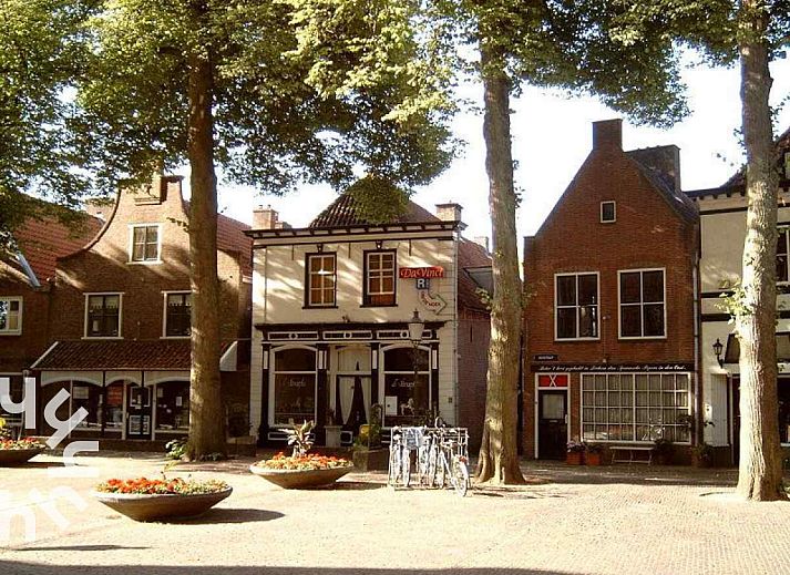 Terrace of vacation home DG590 in Lochem, Achterhoek, Gelderland with garden furniture and barbecue.