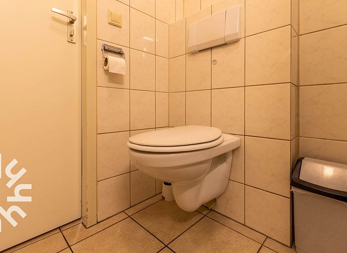 Terrace of vacation home DG590 in Lochem, Achterhoek, Gelderland with garden furniture and barbecue.