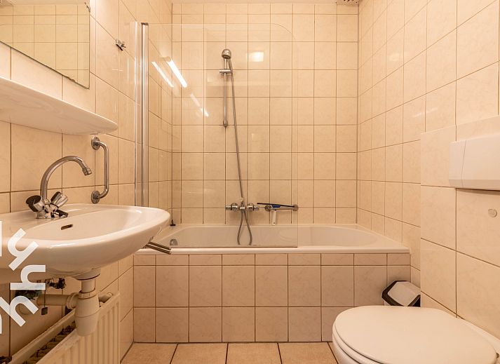 Terrace of vacation home DG590 in Lochem, Achterhoek, Gelderland with garden furniture and barbecue.