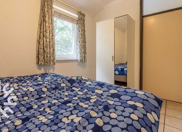 Front view of vacation home DG590 in Lochem, Achterhoek, surrounded by green nature.