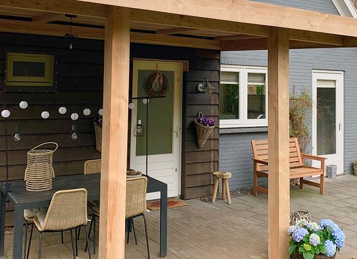 Rustikales Ferienhaus in Lochem, umgeben von waldreicher Natur in der Achterhoek.