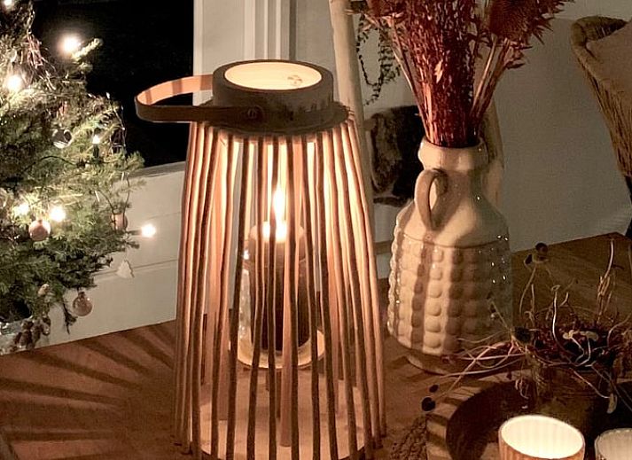 Schneebedecktes Cottage in Lochem, charmantes Ferienhaus im winterlichen Achterhoek, Gelderland.