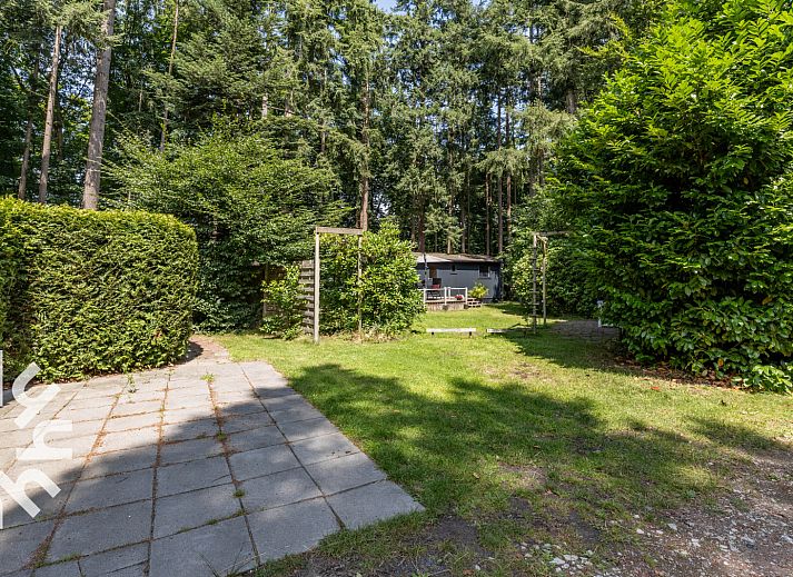 Binnenruimte met tv in DG1545 vakantiehuis, Lochem, Achterhoek, Gelderland.