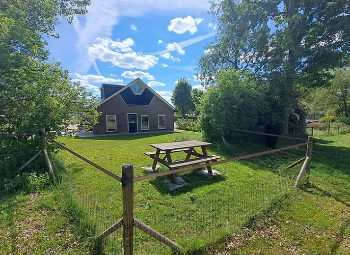 Vakantiehuisje in Lochem met groene tuin, ideaal voor een ontspannen verblijf in de Achterhoek, Gelderland.