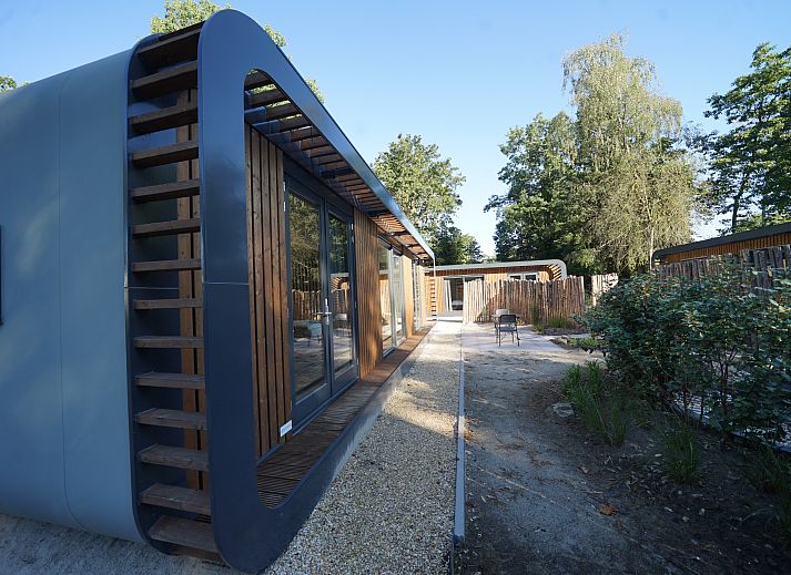 Chalet in Lochem with wooden exterior in the green surroundings of Achterhoek, Gelderland.