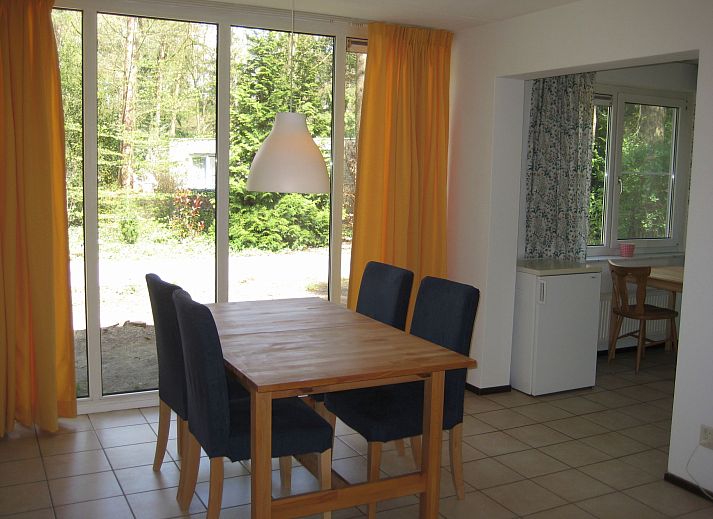 Moderne Kueche im Ferienhaus 4L, Lochem, komplett ausgestattet fuer einen komfortablen Aufenthalt.