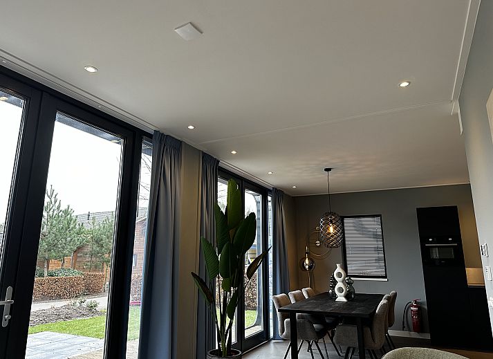 Chalet in Lochem with modern wooden exterior, located in the rustic Achterhoek, Gelderland.