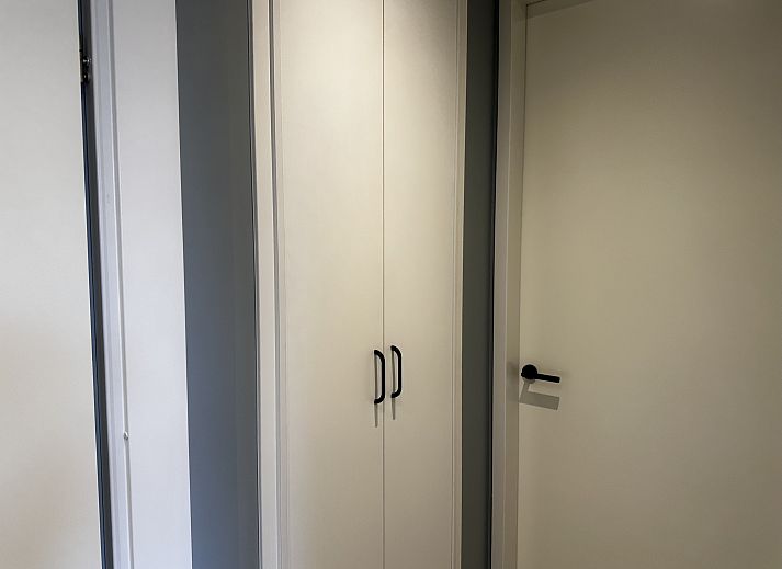 Stijlvolle woonkamer van Chalet in Lochem met comfortabele zithoek in Gelderland.