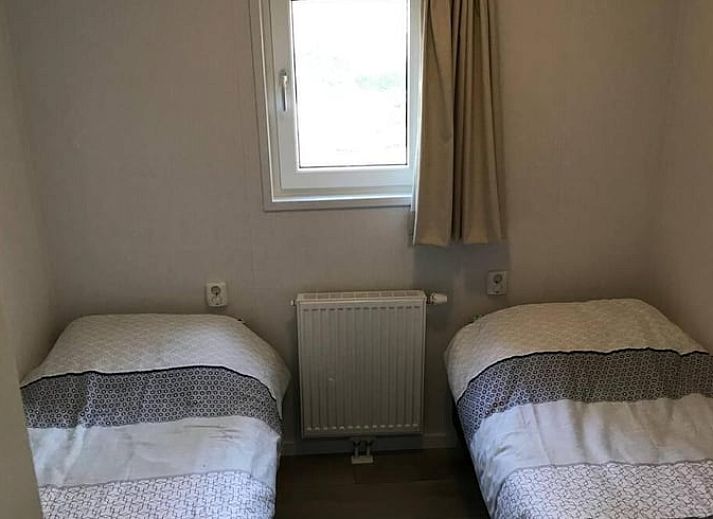 Rasen und Blumen am Ferienhaus in Lochem, ideal fuer Naturliebhaber.