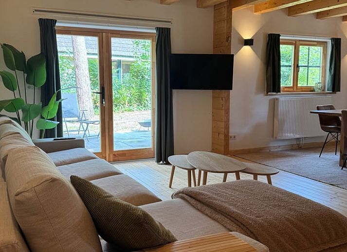 Vakantiehuis in Lochem, een charmante houten vakantiewoning in de groene Achterhoek, Gelderland, omgeven door natuur en rust.