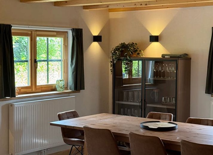 Vakantiehuis in Lochem, een charmante houten vakantiewoning in de groene Achterhoek, Gelderland, omgeven door natuur en rust.