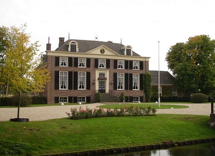 Knusse woonkamer van Vakantiehuisje in Hengelo, Achterhoek, met moderne voorzieningen.