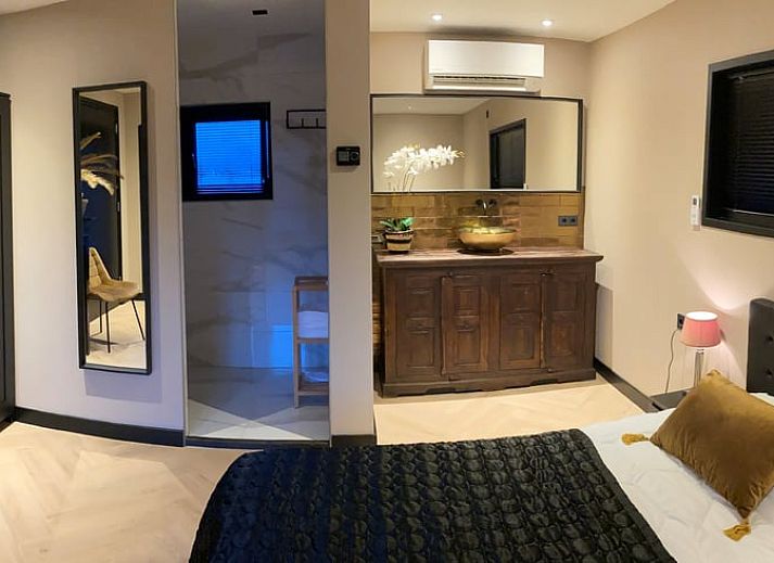 Gezellig vakantiehuis Huisje in Hengelo GLD met sfeervol verlicht terras, gelegen in de rustige natuur van de Achterhoek, Gelderland.