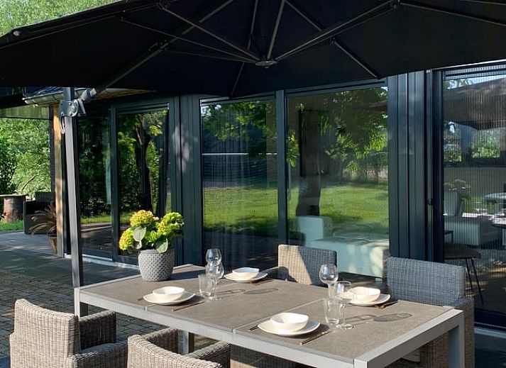 Gezellig vakantiehuis Huisje in Hengelo GLD met sfeervol verlicht terras, gelegen in de rustige natuur van de Achterhoek, Gelderland.