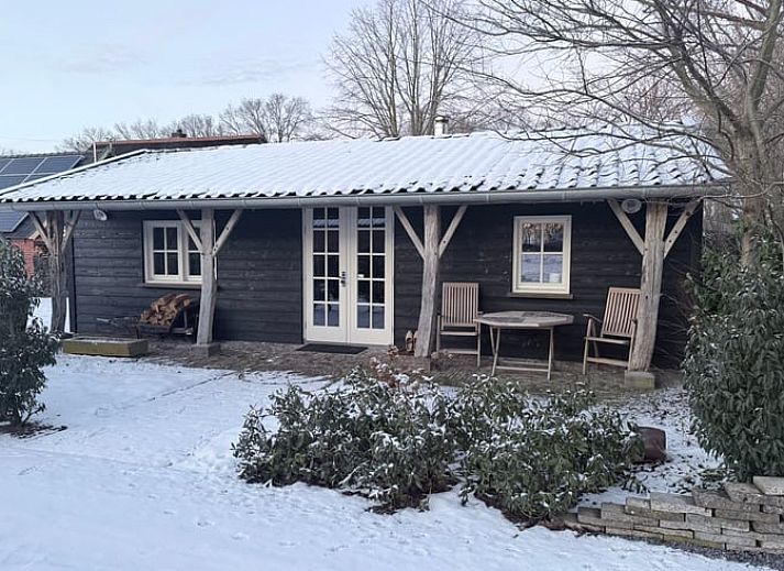 Cozy vacation home in Hengelo Gld, Achterhoek, with charming porch and natural surroundings in Gelderland.