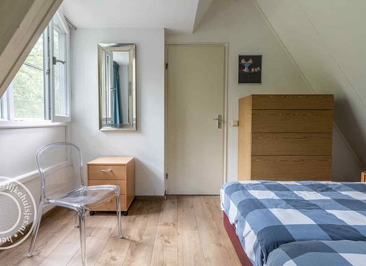 Terrasse des Ferienhauses in Harfsen mit Blick auf die gruene Umgebung, Achterhoek, Gelderland.