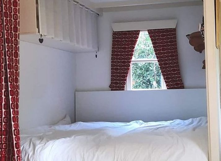 Entspannen Sie sich im Garten des Ferienhauses in Harfsen, Gelderland, mit Jacuzzi und rustikaler Umgebung in der Region Achterhoek.