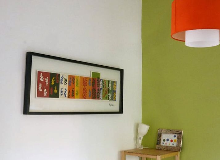 Ontspan in de serene tuin van Huisje in Harfsen, een vakantiehuis in de groene Achterhoek, Gelderland, omringd door natuur.