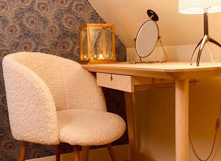 Decorative elements in vacation home DG1292 in Doesburg, Achterhoek, with art and nature theme.