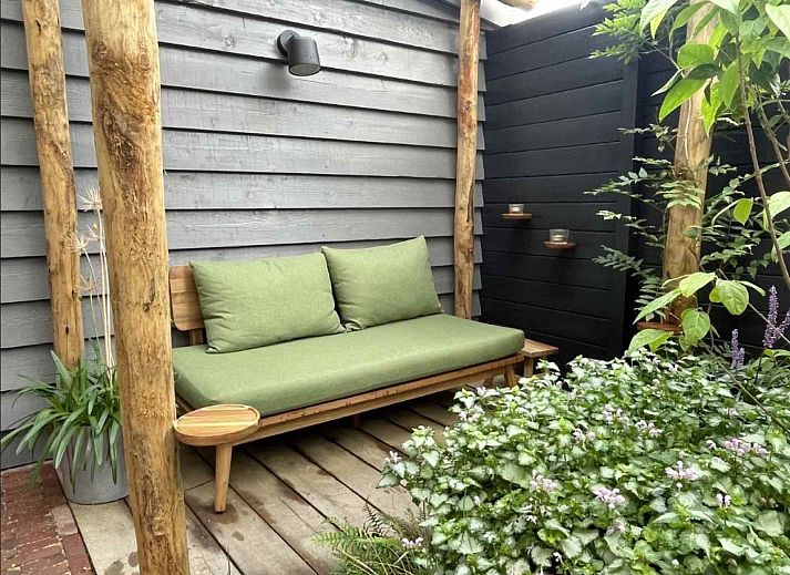 Cozy fireplace with wine in vacation home DG1292 in Doesburg, Achterhoek, for relaxation.