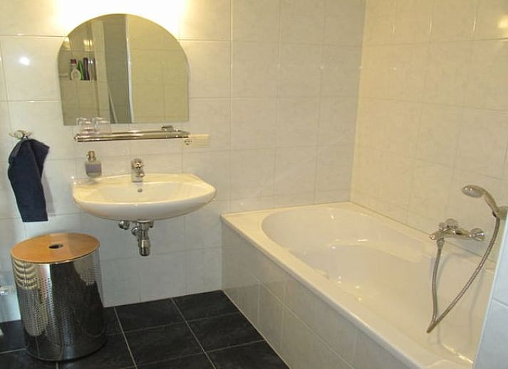 Blick auf die gruene Landschaft rund um das Ferienhaus in Didam, einem ruhigen Ort in Achterhoek, Gelderland.