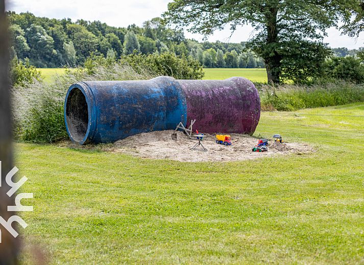 DG025 vacation home in Didam, Gelderland overlooking green surroundings.