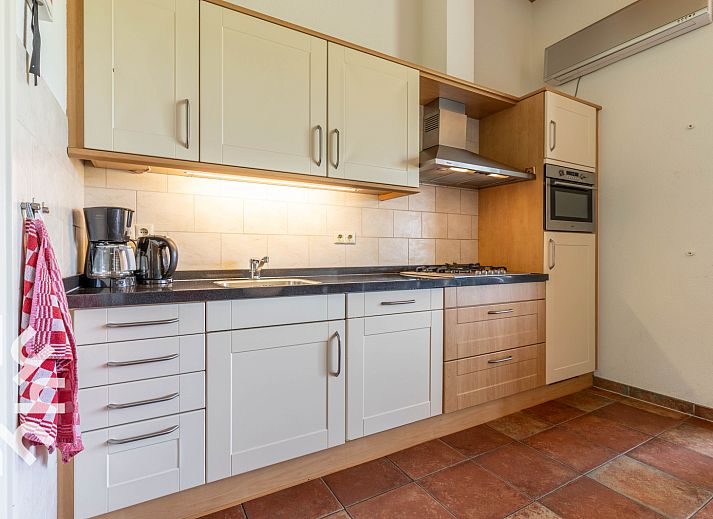Picnic table and playground at DG025 vacation home in Didam, Achterhoek.
