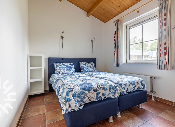 Picnic table and playground at DG025 vacation home in Didam, Achterhoek.