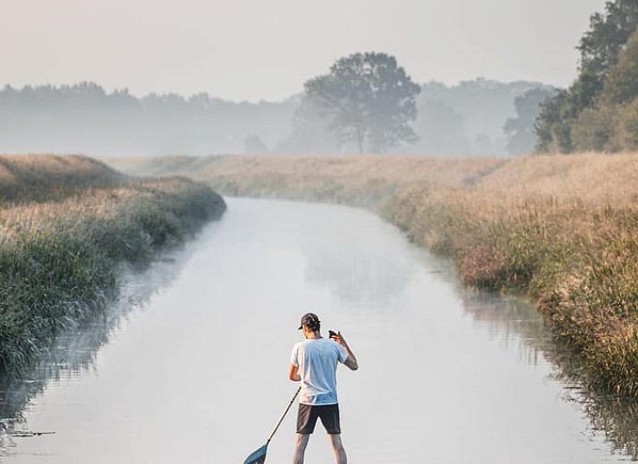 Gemuetlicher Innenraum mit Weltkarte im Ferienhaus in Haarlo, ideal fuer einen Aufenthalt in Achterhoek, Gelderland.