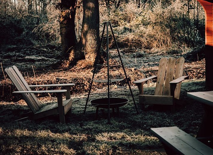 Grillspass auf der Terrasse von Holiday home in Haarlo, einem idealen Ferienhaus in Achterhoek, Gelderland.