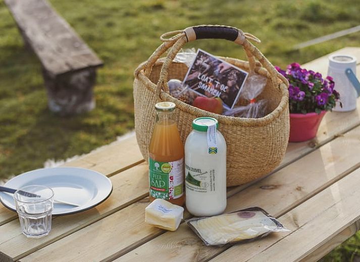 Heerlijke ontbijtbakery bij Vakantiehuisje in Haarlo, Achterhoek, Gelderland met verse croissants en kaneelbroodjes.