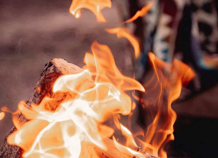 Verse koffie bij open vuur in Vakantiehuisje in Haarlo, Achterhoek, Gelderland voor een authentieke ervaring.