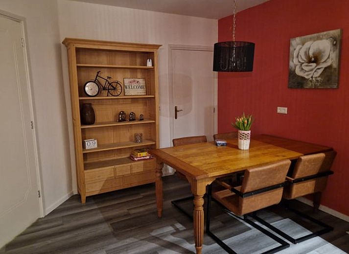 Gezellige woonkamer in Vakantiehuisje in Wichmond, Achterhoek, met comfortabele zithoek en stijlvolle inrichting.