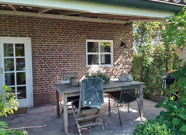 Gemuetliche Terrasse am Ferienhaus in Geesteren, ideal fuer einen entspannten Aufenthalt in der Achterhoek.