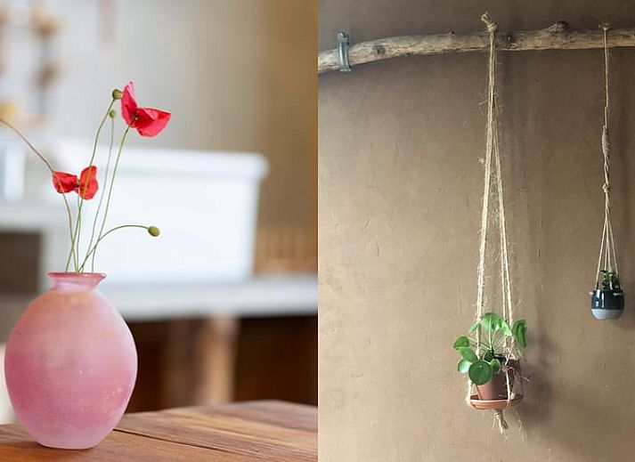 Gezellige woonkamer in Huisje in Geesteren, vakantiehuis in Achterhoek, Gelderland met comfortabele sofa.